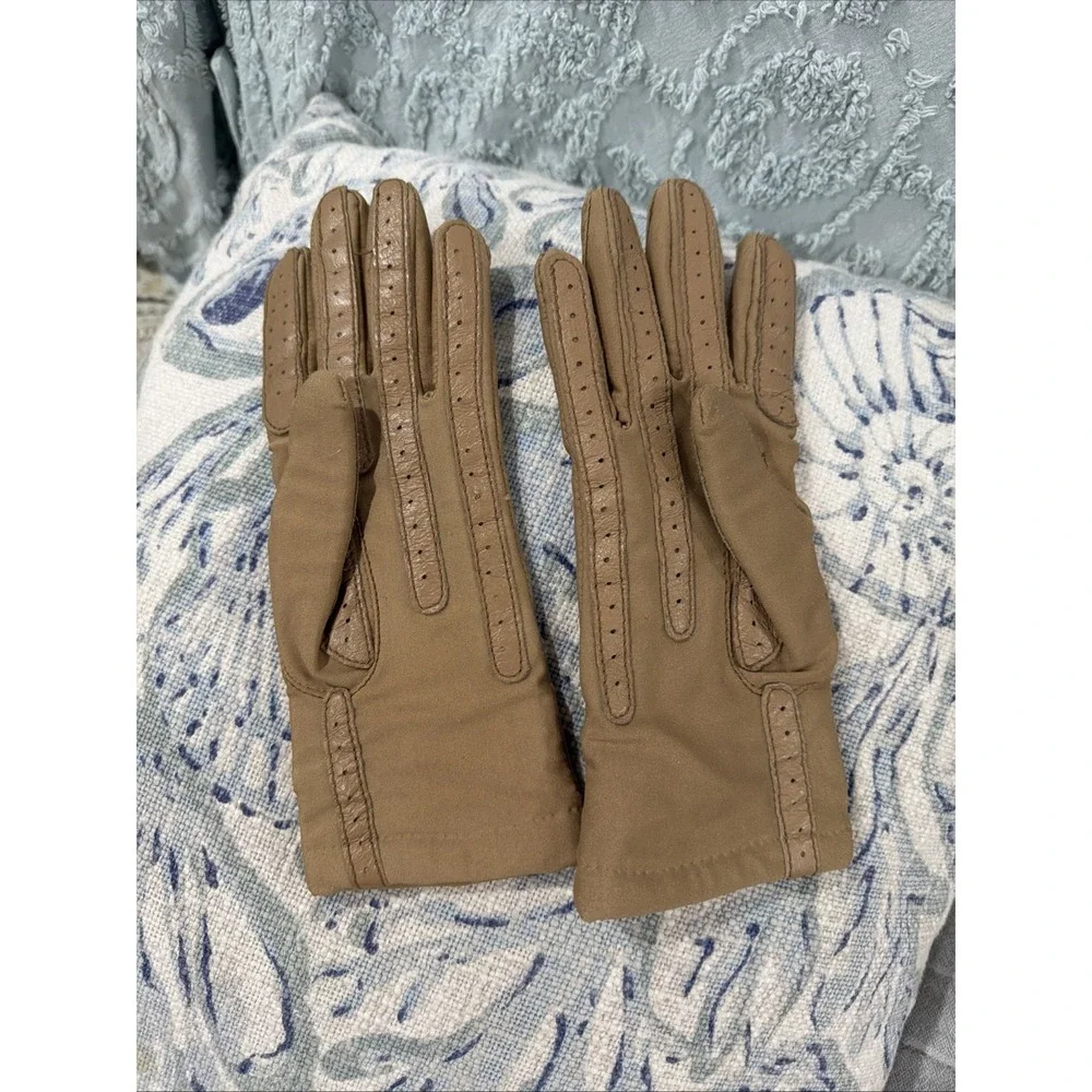Vintage Aris Isotoner Tan Driving Gloves Stretch Nylon Spandex One Size